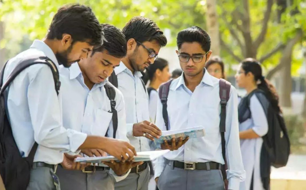 माध्यमिक परीक्षा